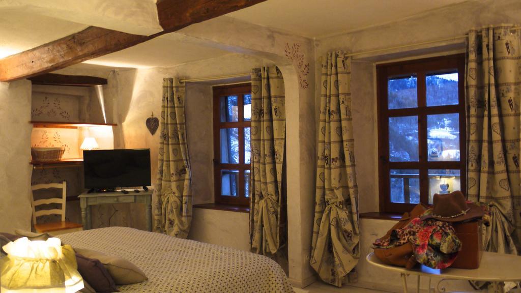 Les Means Bed & Breakfast Meolans-Revel Exterior foto